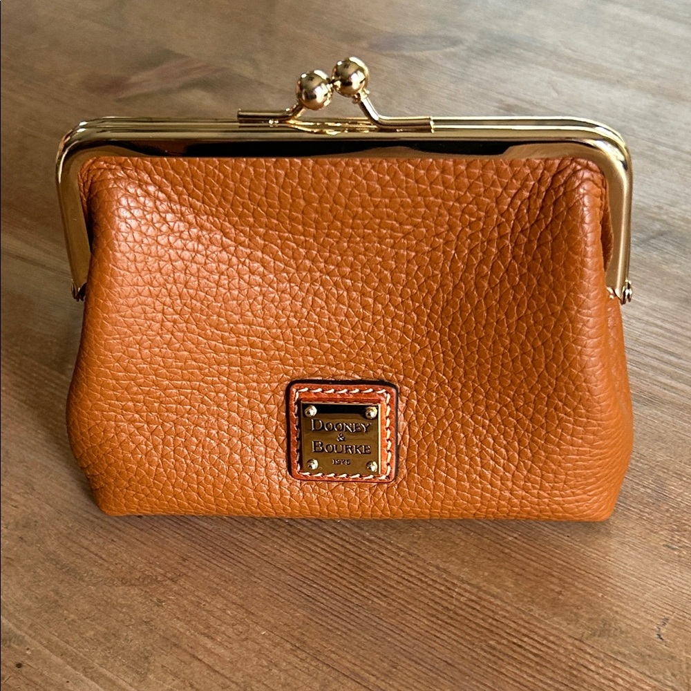 Dooney & Bourke Pebbled Leather Kiss-Lock Wallet Coin Purse - Tan/Gold